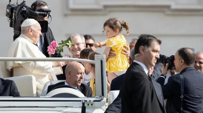 Audiencia_28_junio_daniel_papa_flor.jpg ?? 