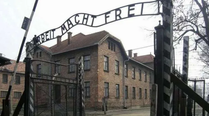 Auschwitz-Wikimedia-Dnalor1-CC-BY-SA-3.0-14082019.jpg ?? 