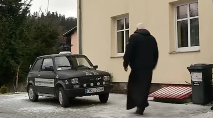 AutoEmergenciasEspiritualesPolonia_CapturaYouTube_011216.jpg ?? 