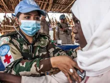 Forças da ONU proporcionam ajuda no Sudão.