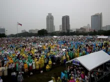 A multidão de entre 6 e 7 milhões que compareceu à Missa celebrada no Parque Rizal, Filipinas.