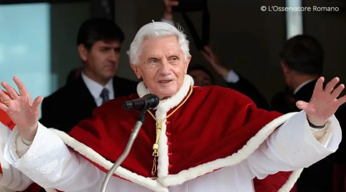 BXVI_LOsservatoreRomano2.jpg ?? 
