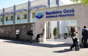 Entrada do Hospital Bambino Gesù.