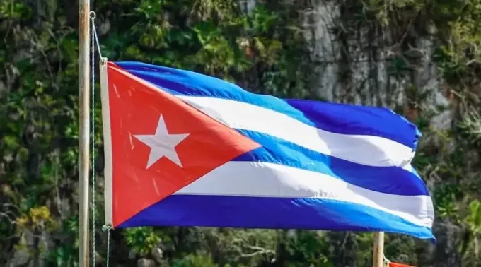 Bandera-Cuba-Jeremy-Bezanger-Unsplash-251021.webp ?? 