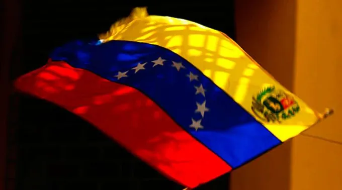 Bandera-Venezuela-Jorge-Andres-Paparoni-Bruzual-CC-BY-SA-2.0.jpg ?? 