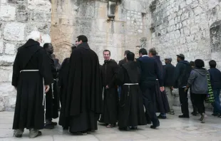 Franciscanos na Basílica da Natividade em Belém (Arquivo).