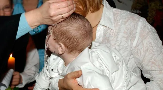 BautismoNino_PixabayDominioPublico_070815.jpg ?? 