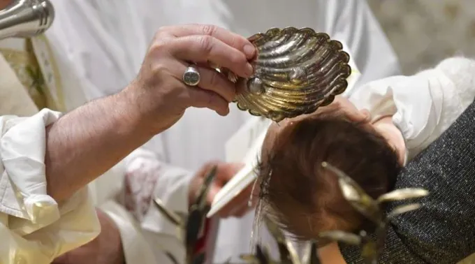 BautismoPapa2018_VaticanMedia.webp ?? 