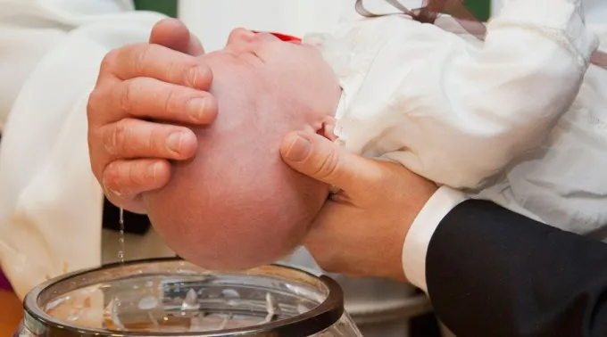 Bautizo11_PixabayDominioPublico120418.jpg ?? 