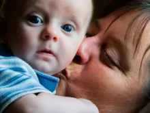 Laurie Burk e o pequeno Carson.