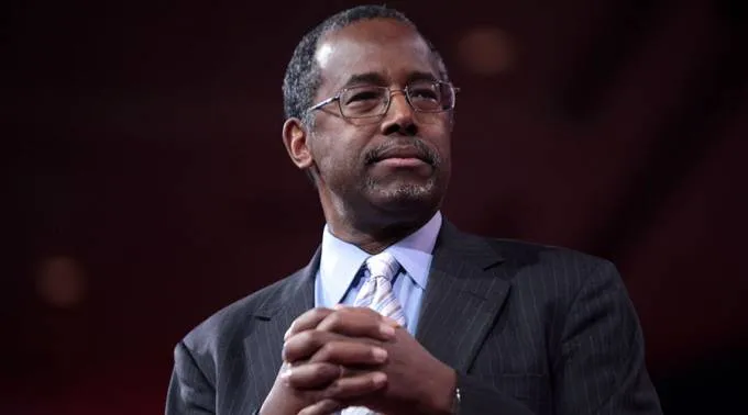 BenCarson_FlickrGageSkidmoreCC-BY-SA-2.0_261015.jpg ?? 