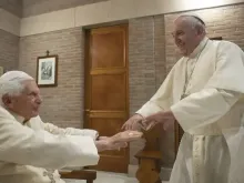 Bento XVI e Francisco em novembro de 2020