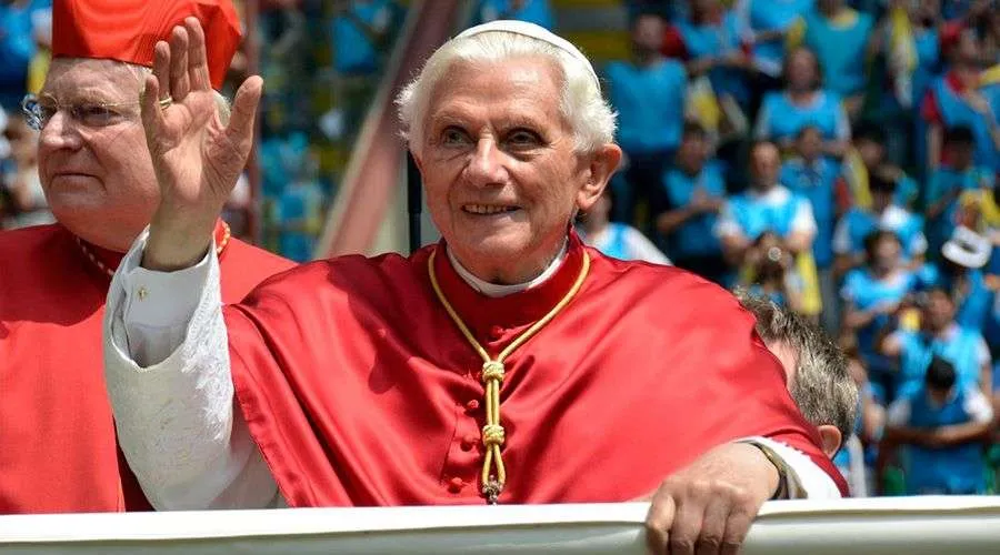 Hoje Bento XVI completa 45 anos como bispo