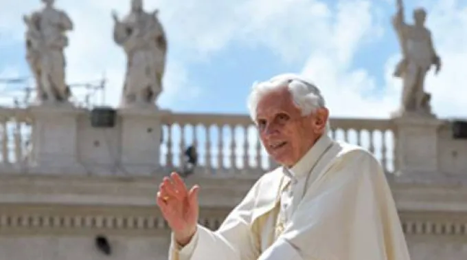 Benedicto_XVI_cenizas_Cuaresma.jpg ?? 