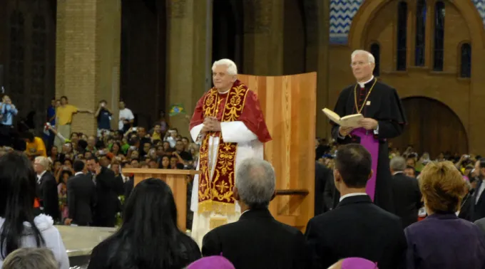 BentoXVI-Santuario-Aparecida-2007.jpg ?? 