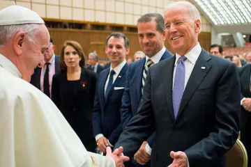 BidenPapaFrancisco_VaticanNews_121120.jpg