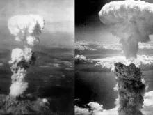 Nuvens de cogumelos sobre Hiroshima (esquerda) e Nagasaki (direita) produzidas pelas bombas atômicas.