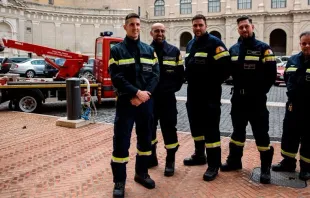 Alguns bombeiros do Vaticano.