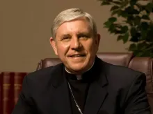 Arcebispo Jerome E. Listecki de Milwaukee.