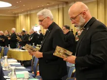 Bispos americanos em reunião.