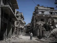 Rua destruída em Homs, Síria.