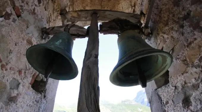 Campana-iglesia-bomba-Navidad-no-explota-Pixabay-27122022.jpg ?? 