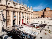 Cerimônia de canonização na Praça de São Pedro, no Vaticano.