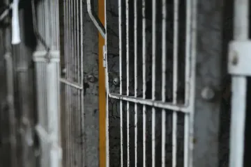 CarcelUnsplash-23082022.webp