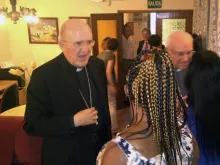 Cardeal Carlos Osoro visitando o “Proyecto Esperanza”