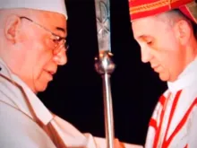 Cardeal Quarracino e Dom Jorge Mario Bergoglio em sua ordenação episcopal