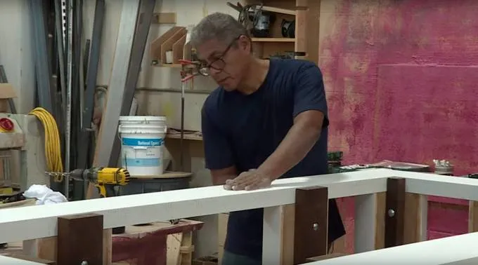 CarlosHernandezCarpinteroAltarPapaWashington_YoutubeAFPNewsAgency_CapturaVideo_210815.jpg ?? 