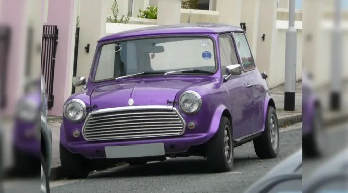 CarroMorado_GlamgahCC-BY-NC-SA-2.0_Flickr_060315.jpg ?? 