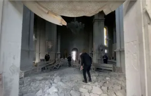 Interior da catedral destruída.