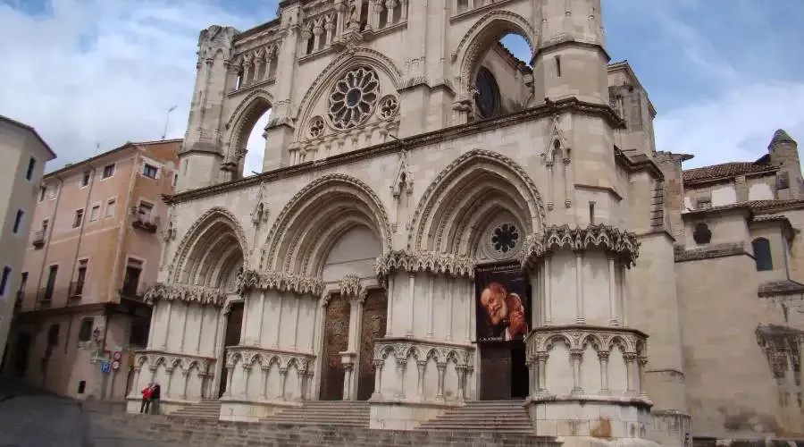 Bispo pede reparação por exibição obscena diante de catedral na Espanha