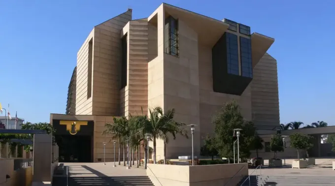 CatedralLosAngeles-AndresPaeefcke-CC-BY-3.0-10052022.webp ?? 