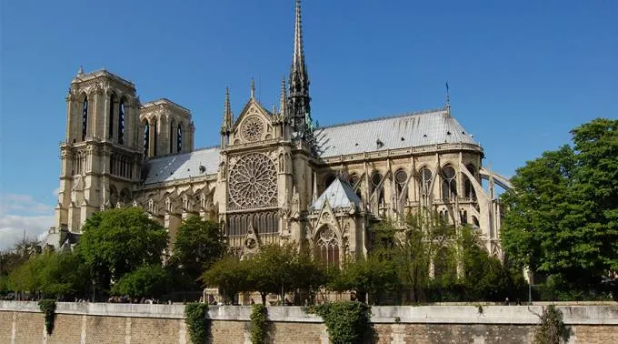 CatedralNotreDame_WikimediaCommonsCC_BY_SA_30_070916.jpg ?? 