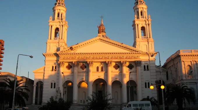 Catedral_de_Parana_Foto_Wikimedia230518.jpg ?? 