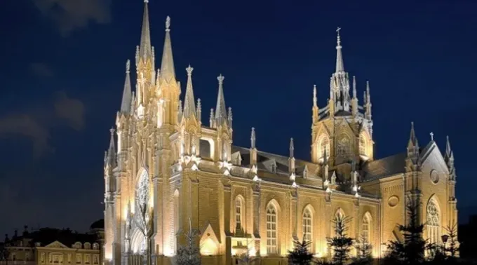 Catholic_Cathedral_Moscow_Night.jpg ?? 