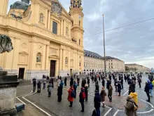 Manifestação de Acies ordinata em frente à Conferência Episcopal Alemã