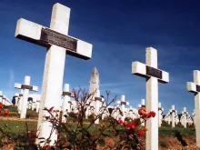 Cemitério militar de Douamont, na França, com restos mortais dos soldados mortos na primeira Guerra Mundial.