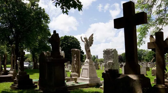 Cementerio_Mark_Hooper_CC_BY-NC-SA_2_0.jpg ?? 