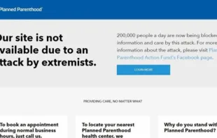 Assim estava a capa do site da Planned Parenthood no dia 29 de julho, quando denunciaram que foi “atacado por extremistas”.