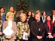 Comissão feminina para o Pontifício Conselho para a Cultura com o Cardeal Gianfranco Ravasi
