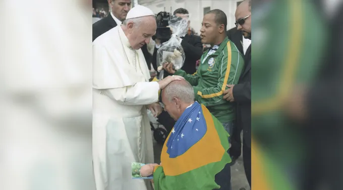 Comunidade_Jesus_Menino_com_o_Papa.jpg ?? 