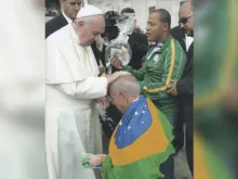 Comunidade Jesus Menino em encontro com o Papa Francisco.