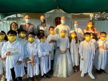 Crianças que receberam os sacramentos na Terra Santa. Crédito: Facebook do Vicariato de St. James para os católicos de língua hebraica em Israel.