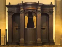 Confessionário. Foto referencial