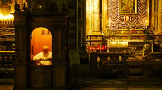 Confesionario_EmilioLabradorCC-BY-2.0_Flickr_170315.jpg ?? 