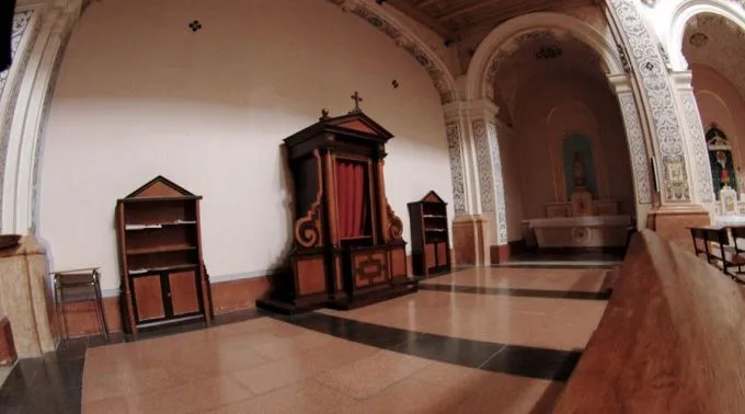 Confesionario_OlocauDigital_CC_BY-SA_2_0.jpg ?? 