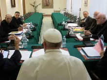 Conselho de Cardeais reunido com o Papa Francisco.